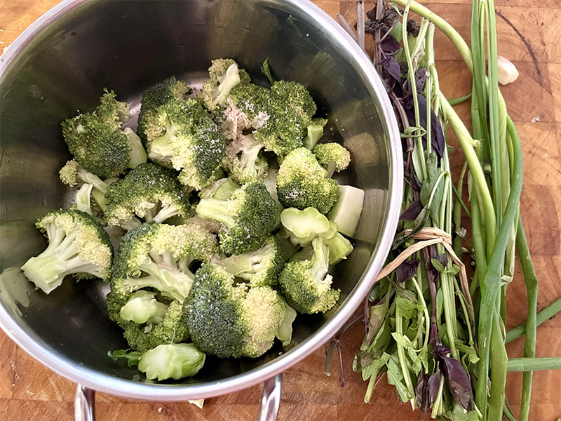 kruiden over broccoli